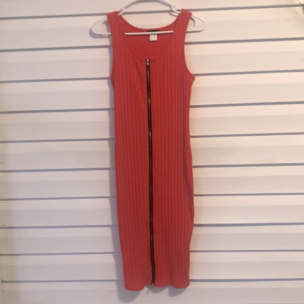 Super sexy or super cute (you decide) 2 zippers (one at bottom and one at top)